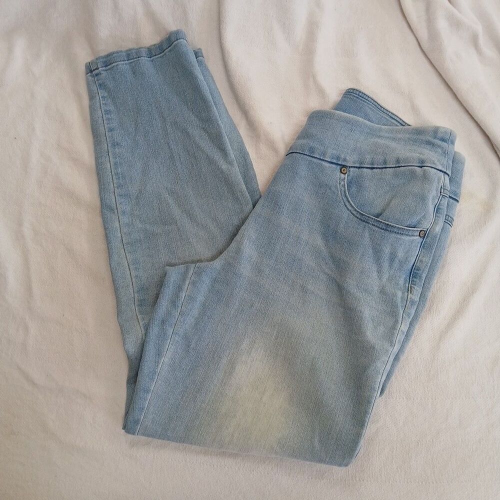 Westbound Size 6 Light Wash Distressed Pull On Jeans Super Soft Light Weight